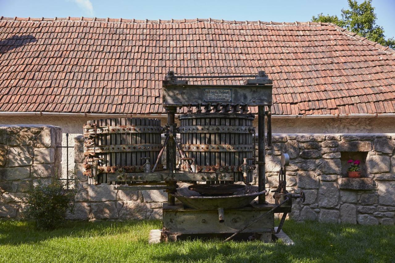 Preselo Pinceszet Es Vendeghaz Bed & Breakfast Erdobenye Exterior photo